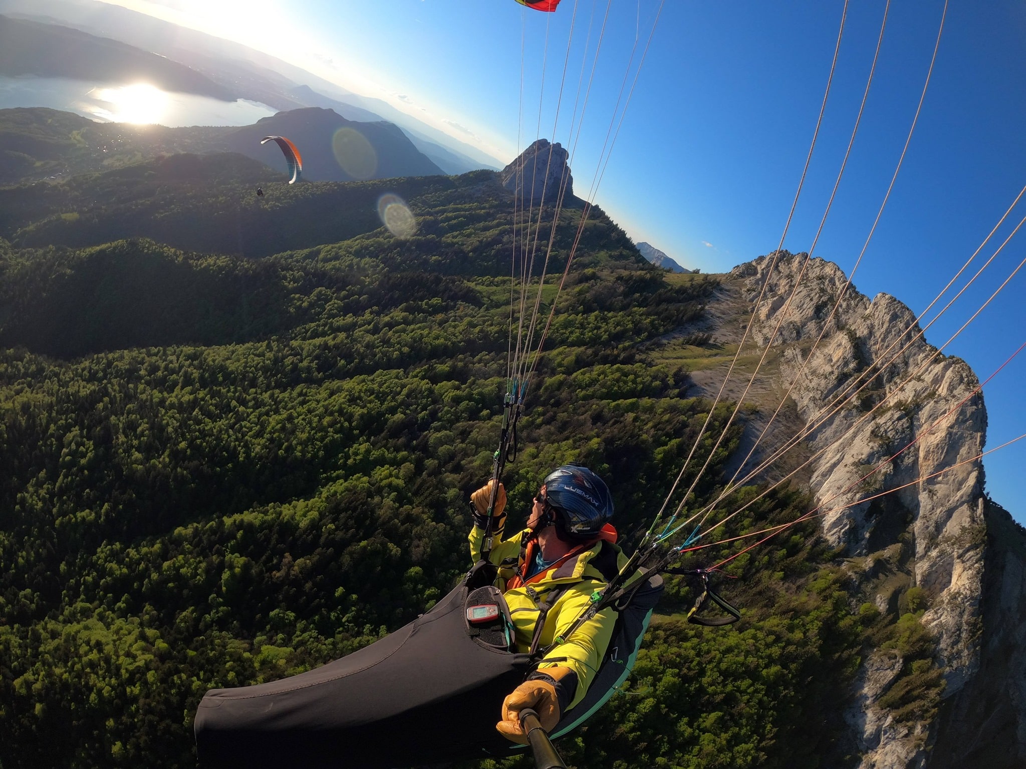 Pilote durant un stage cross dans les Alpes du Nord